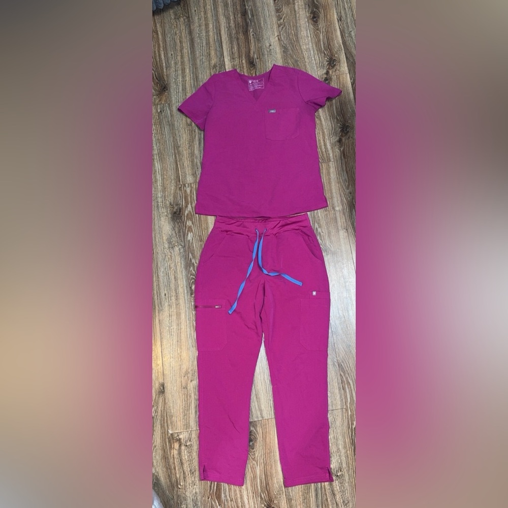 FIGS Pink Scrub Set